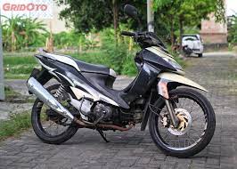 Pertama mesinnya 130,1 cc dari bore x stroke 53 x 59,1 mm, meski bukan motor bebek dengan kubikasi paling besar tapi kawasaki zx130 punya stroke yang super panjang! Modifikasi Kawasaki Zx 130 Jadi Trail