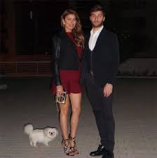 Ebru şancı 2015'te futbolcu alpaslan öztürk ile evlenmişti. Ebru Sanci Nin Esi Alparslan Ozturk Kadro Disi Magazin Haberleri