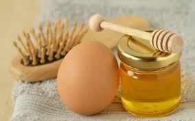 3 cucchiai di yogurt bianco; Maschera Per Capelli Fai Da Te Nutrienti E Curarsi Naturale