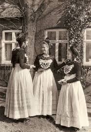Festtracht Konfirmation Auf Fohr 1955 Foehr Blumenmadchen Kleid Traditionelle Kleider Konfirmation