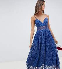Asos è una sorta di lampada magica, che riesce a esaudire il desiderio di ogni cliente con la sua vasta scelta di abiti per l'ufficio, il tempo libero o le cerimonie. Asos Design Vestito Da Cerimonia Midi In Pizzo Con Spalline Sottili Blu From Asos On 21 Buttons