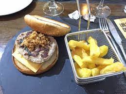Hamburguesa De Cocodrilo Picture Of Platos Rotos Madrid Tripadvisor