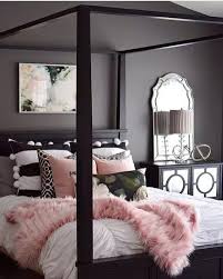 When decorating with a lot of pinks plus another color in the master bedroom it s a good idea to find a neutral base color such as white to keep the look mature. Black And Pink Bedroom Decor House N Decor