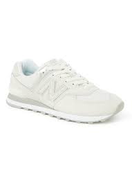 Its clean lines and sleek silhouette paired with women's new balance 574 trainers: New Balance Wl574 Sneaker Mit Wildlederdetails Sand De Bijenkorf