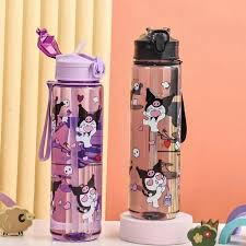 NEW PRODUCT BOTOL MINUM KUROMI 900ML Harga : Rp 19.000 Harga member : Rp 18.000 Harga lusinan : Rp 18.000/pcs Deskripsi produk : Botol Minum Kuromi 900ml Botol minum anak dengan desain