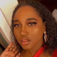 Bianca Holley (@b_Holleywoodb)