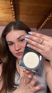 Huda Beauty Meringue Vs Coconut Flakes