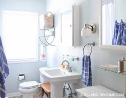 A pedestal sink keeps a slim profile in the bathroom of elizabeth locke's virginia home. Small Bathroom Ideas Clever Organizing And Design Ideas Balancing Home