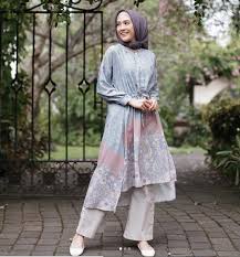 Filiz fashion tunik modellerini ve fiyatlarını inceleyin, 24 saatte kargo ile alışveriş yapın! Hijabers Cek 17 Padu Padan Tunik Yang Bisa Ditiru Untuk Gaya Keseharian Bukareview