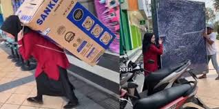 Dengan mengatur keuangan keluarga secara tepat, tentunya akan dapat menghindarkan kita dari. Gadis Super Woman Tak Malu Angkat Angkat Barang Berat Demi Biayai Keluarga Dan Bayar Kuliah Diadona Id