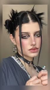 Courtney Erdman's Instagram, Twitter & Facebook