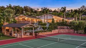 May 12, 2021 · austin, texas — a celebration of life service for texas longhorns football player and former westlake star jake ehlinger was held on wednesday, may 12. Usc Coach Steve Sarkisian Selling House That Has 18 Tvs