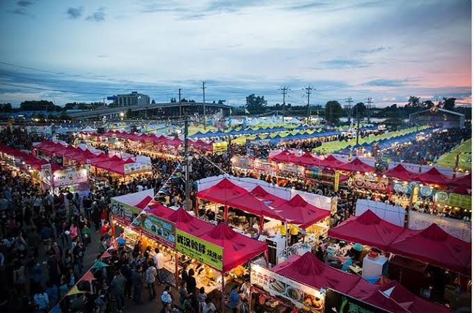 Mga resulta ng larawan para sa famous Chinese night Market in Richmond, British Columbia"