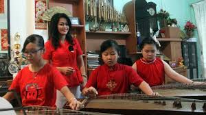 Alat musik tradisional cina ini tak kalah menarik untuk disimak lho guys. Foto Foto Komunitas Pemusik Kecapi Guzheng Lestarikan Alat Musik Tradisional Tribun Medan