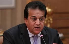 اخبار مصر وزير التعليم العالي والسفير البريطاني يشاهدان مباراة مصر والسعودية صورة Egypt