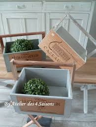 Caisses A Vin Revisitees Atelier Des 4 S Bricolagemaisonrecup Basket And Crate Home Decor Baskets Wine Crate Crafts