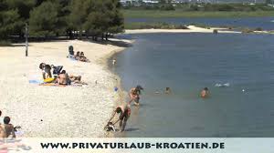 Etwas außerhalb von trogir befindet sich der bekannte pantanstrand. Pantan Strand In Trogir Youtube