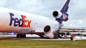 28 October Fedex Express Flight 910 N370fe Skids Off The Runway After The Landing Gear Collapses On Landing At Fort La Aviation Accidents Aircraft Aviation