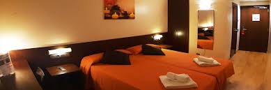 Hostal nirvana is a modern hotel located in the centre of ponferrada, just 450 metres far from the main square plaza de lazurtegui and 10 minutes' walk from the templar castle. Hostal En El Bierzo Hostal Nirvana