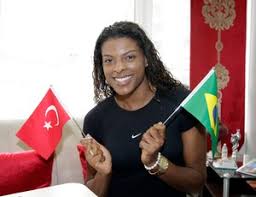 Fenerbahçe bayan takımı, brezilyalı oyuncu fernanda garay'ı renklerine bağladı. Fernanda Garay Filede Fener