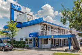 Wood run trailhead and swift island lake tillery boat access are worth checking out if an activity is on the agenda, while those wishing to experience the area's natural beauty can explore uwharrie national forest and morrow mountain state park. Rodeway Inn Chicago Il Hotel