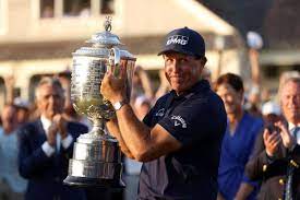 Mickelson, 50, finished off his 73 with a simple par on the 72nd hole to the wild cheers phil mickelson wins the pga championship by 2 shots, becoming golf's oldest major champion at age 50. Phil Mickelson Wins Pga Championship Oldest Major Winner Ever The Athletic
