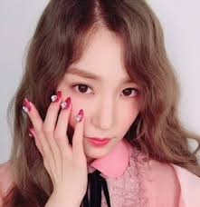 Check out the new nail art of SNSD's Tiffany