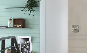 Interrupteur Et Prise Retro L Univers Retro Art D Arnould Joue Avec Le Vintage Contemporain Espace Grand Public Legrand