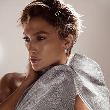 Wenn dir „jennifer lopez haare gefällt, gefallen dir vielleicht auch diese ideen. Pixie Cut 2021 Diese Stars Haben Ihre Haare Abgeschnitten