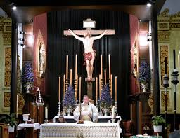 Viernes de dolores representa un altar hecho para conmemorar la fiesta de los siete dolores de la virgen, que se realiza una semana antes del viernes santo. El Viernes De Dolores 2020 Procesionara El Cristo De La Misericordia