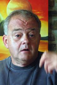 Francis VANHONNACKER, 79 ans (MONTREVEL EN BRESSE, PARIS, SENS)