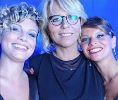 Ma è naturale che ci sia curiosità nella rete sulla famiglia della conduttrice di uomini e donne che è molto amata e stimata. Maria De Filippi Un Figlio E Un Figlio Punto Il Difficile Ruolo Di Una Madre