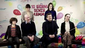 Carlo e giulia sono sposati e hanno tre figli. 10 Giorni Senza Mamma Intervista In Formato Famiglia Al Cast Della Commedia Con Fabio De Luigi