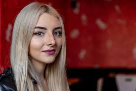 The programme features a number of families and groups of friends from different places around the. Gogglebox Przed Telewizorem Casting 2019