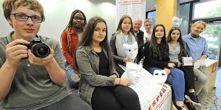 Der jüdische zeitzeuge sally perel erzählte den schülerinnen und schülern der jahrgangsstufe 10 von seinem kampf ums überleben während des nationalsozialismus. Realschule Im Stadtpark Preisverleihung Fur Respekt Kolner Stadt Anzeiger