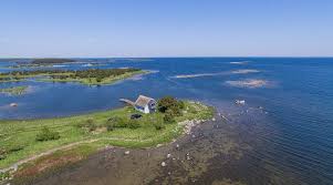 Sie stehen am rande einer felsenklippe, unter ihnen glitzert das kristallklare wasser der adria. Ferienhauser Zum Verlieben Von Schwedenliebe Deutsch Schwedische Handelskammer