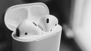 With airpods 2, apple is building on the success of the original by fixing some common gripes and adding new features to it. Apple Airpods 2 Land Boasting Improved Internals And New Wireless Charging Case