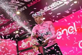 Tadej Pogacar sigue de líder del Giro de Italia. 