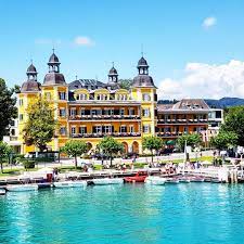 An erster stelle unserer top 10 urlaubstipps steht die landeshauptstadt klagenfurt am wörthersee. Schloss Am Worthersee Velden Osterreich Urlaub Am Worthersee Worthersee Karnten Urlaub