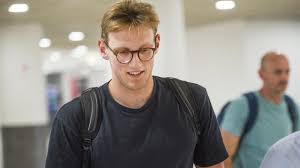 The sport's governing body tells mack horton not to make gestures amid his feud with sun yang. Swimming Mack Horton Flooded With Apologies From Sun Yang S Chinese Fans Daily Telegraph