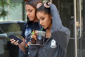 Ariana grande was born june 26, 1993 (12:34 pm) at st. Ariana Grande S Phone Background Is A Photo Of Pete Davidson Teen Vogue