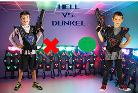 Lasertag Bei Black Mission Area Braunschweig In 2020 Laser Tag Schwarzlicht Spass