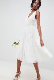 Eglantine mariages & cérémonies spécialiste des robes de mariée, costumes de mariage, robes cocktail et de soirée dans nos boutiques de mariage. Mariage Civil 20 Robes Parfaites Pour Dire Oui A La Mairie