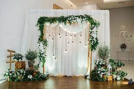 Romantic Wedding Ceremony Arch Photo By Hannah Gaul Photography Http Ruffledblog Com Feminine Et Tempat Pernikahan Dekorasi Meja Pernikahan Tema Pernikahan