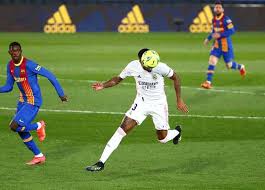 لاهوز حكماً لمباراة الكلاسيكو بين ريال مدريد وبرشلونة. Myubuo93r4nbzm