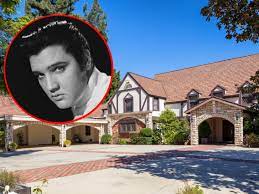 After six years on the market, the house located at 1350 ladera circle was recently purchased for $2.6 million by a buyer who plans to fully restore the property to its 1960s roots. Look Inside Elvis Presley S Former Beverly Hills Home Photos