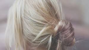 Prendete una ciotola, unite gli oli, la banana e schiacciate con una forchetta finchè il composto non apparirà omogeneo. Capelli Raccolti E Banana Bun Mania Vanity Fair Italia