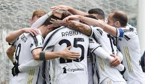 Juventus official fan club russia. Pertahanan Renggang Jadi Masalah Juventus Republika Online