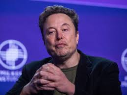 Tesla sí enfrentará demanda de los propietarios de sus vehículos: juez