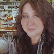 What are the cute little boutiques around here called and where are they?  I'd like to find some cute clothes and support some local businesses!